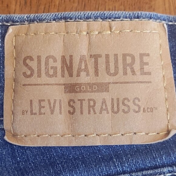 Levi’s Signature Gold  ~ Sz 4S ~ Straight Leg Jeans ~ Excellent / New Condition - Picture 7 of 8